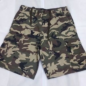 Foot Locker Camo Cargo Shorts - size 32